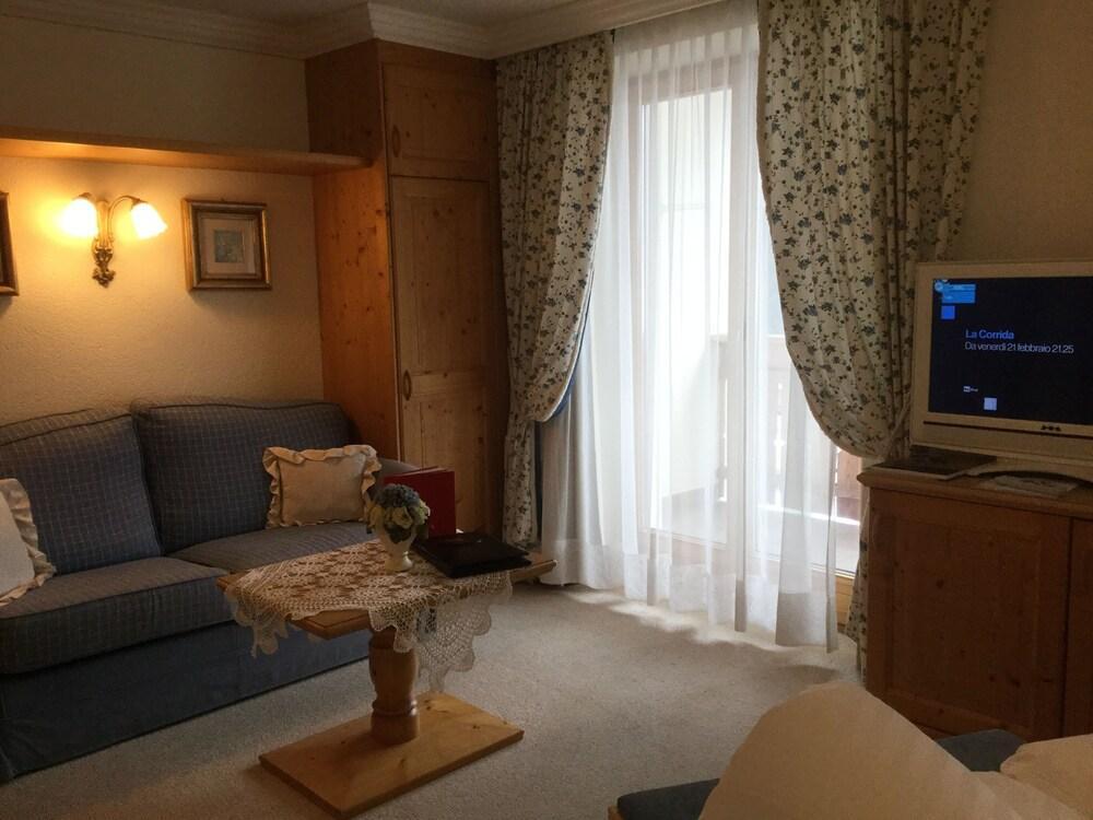 Hotel Sassongher Корвара-ин-Бадия Экстерьер фото