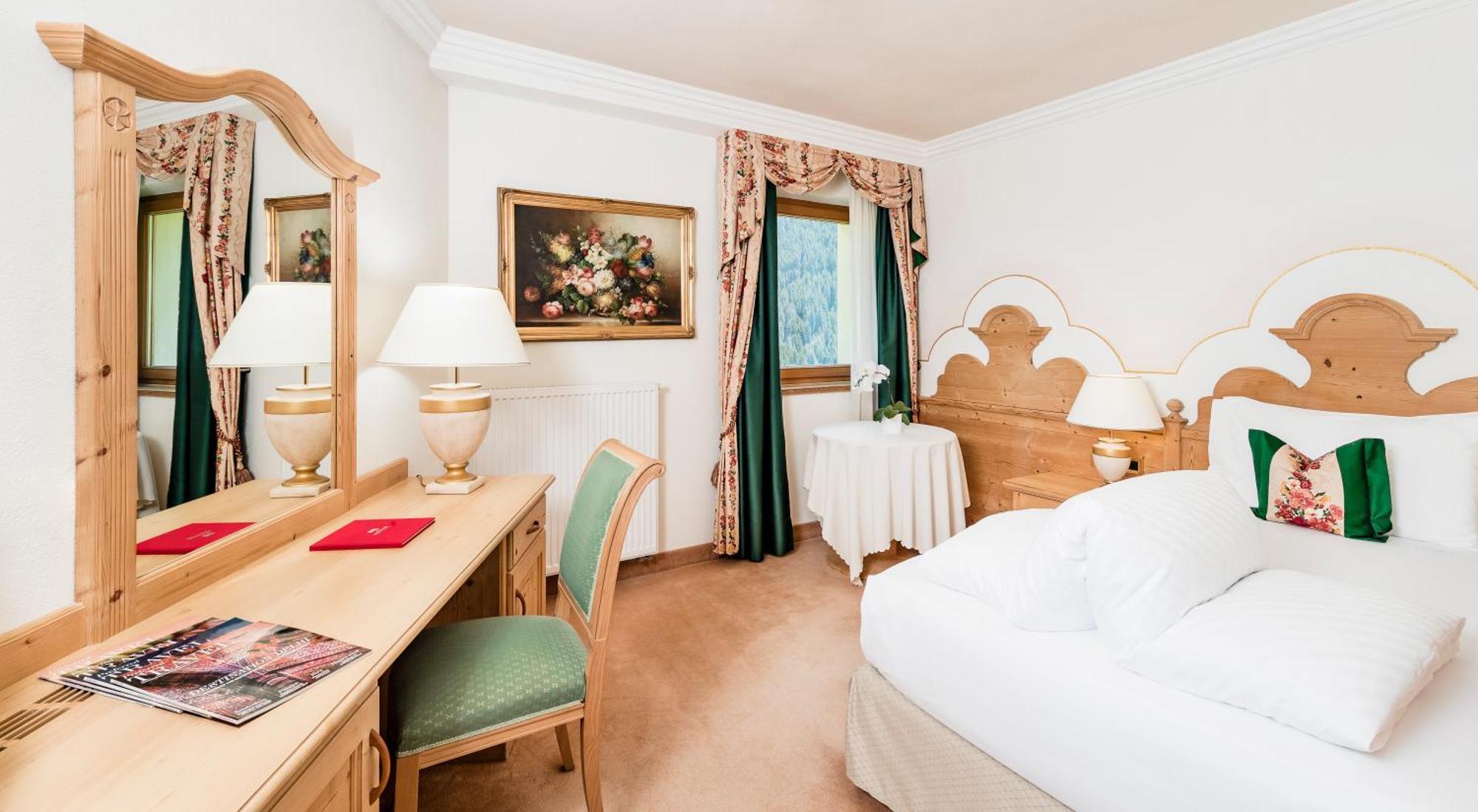 Hotel Sassongher Корвара-ин-Бадия Экстерьер фото