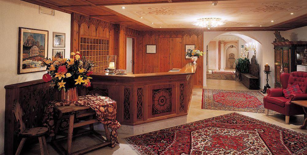 Hotel Sassongher Корвара-ин-Бадия Интерьер фото
