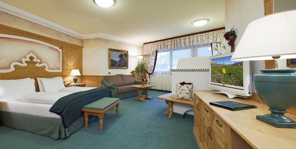 Hotel Sassongher Корвара-ин-Бадия Экстерьер фото
